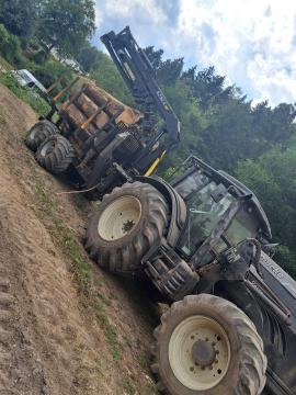 Skogstraktor VALTRA T193 | Skogsmaskiner | Träbearbetningsmaskiner | KOMITrade s.r.o.